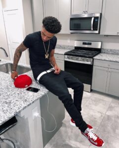 Singer Lucas Coly